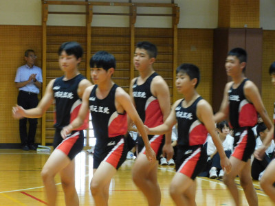 陸上男