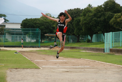 三段跳び男３