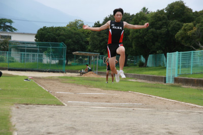 三段跳び男２