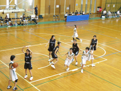 女バスケプレーディフェンス