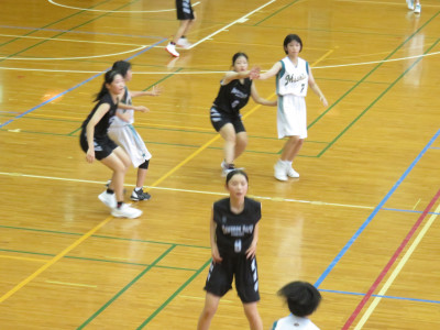 女バスケ　３人顔